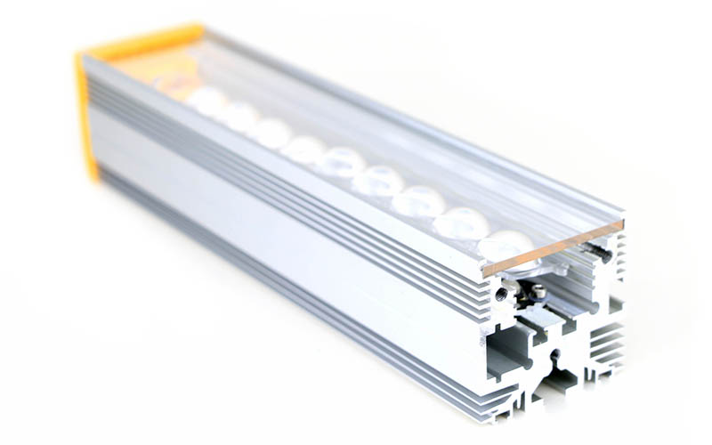 EFFI-Flex lighting LED bar high power direct or grazing or Backlight equipped with a transparent window allowing a good compromise between power and homogeneity.