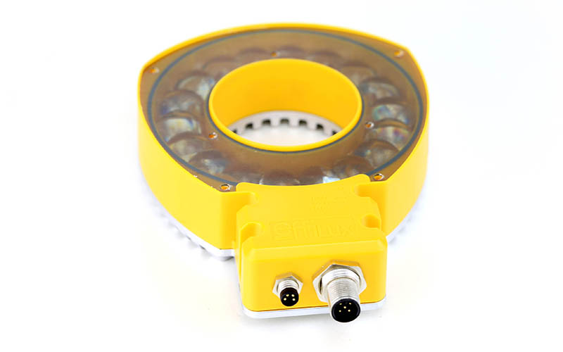 EFFI-Ring equipped with a polarizer to eliminate reflections of the lighting on the parts to be inspected.
