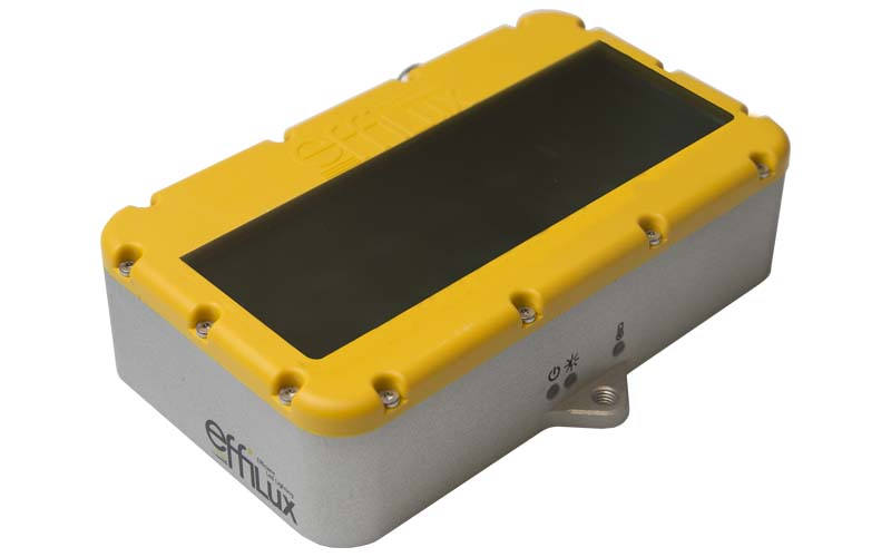 EFFI-Smart équipé d'un polariseur permettant de supprimer les reflets de l'éclairage sur les pièces à contrôler.