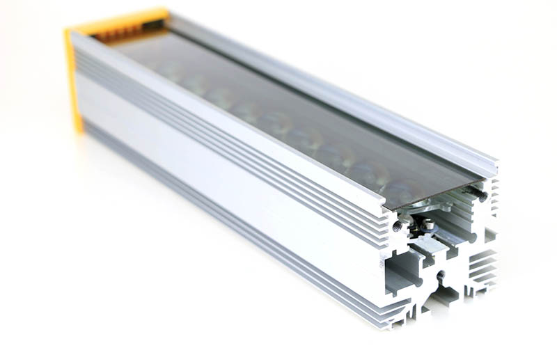 EFFI-Flex equipado con un polarizador para eliminar el resplandor de la iluminación en las partes a controlar.