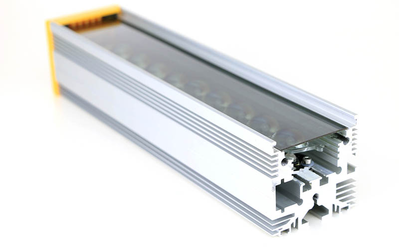EFFI-Flex equipped with a polarizer to eliminate reflections of the lighting on the parts to be inspected.